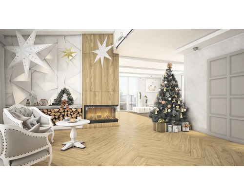 Living cu șemineu, brad de Crăciun și decorațiuni pentru o atmosferă festivă