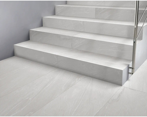 Scară placată cu gresie.