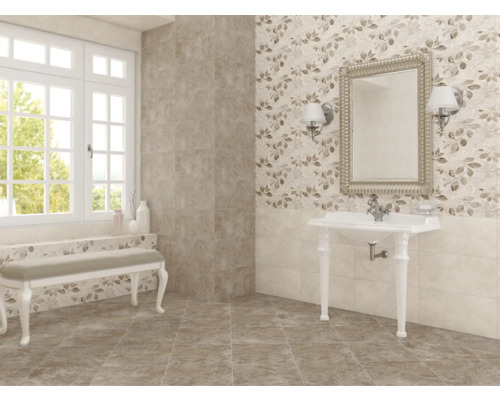 Baie luminoasă cu oglindă, chiuvetă, bancă și faianță