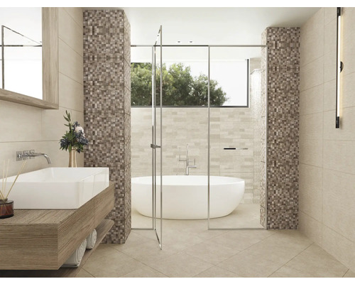 Baie cu cadă, chiuvetă și faianță mozaic