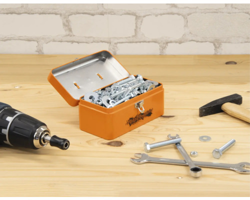 Banc de lucru cu cutie de scule, șuruburi, piulițe, ciocan, chei și mașină de găurit