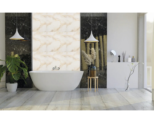 Baie modernă cu cadă independentă, gresie de marmură și iluminat decorativ