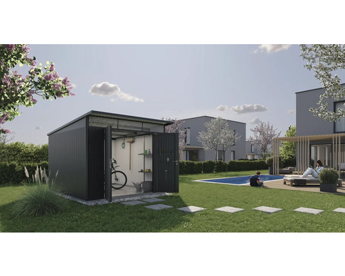 Magazie modernă de grădină în grădină cu uși deschise, gazon și piscină