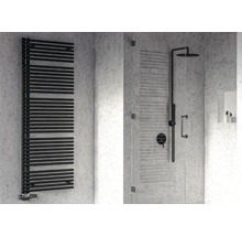 Baie cu radiator pentru prosoape și cabină de duș