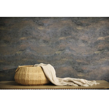 Decor de perete cu model abstract, coș și pătură pe masă