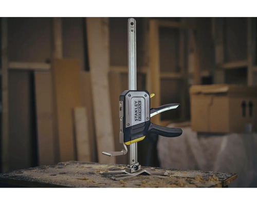 Știft de sprijin Stanley Fatmax pe o masă