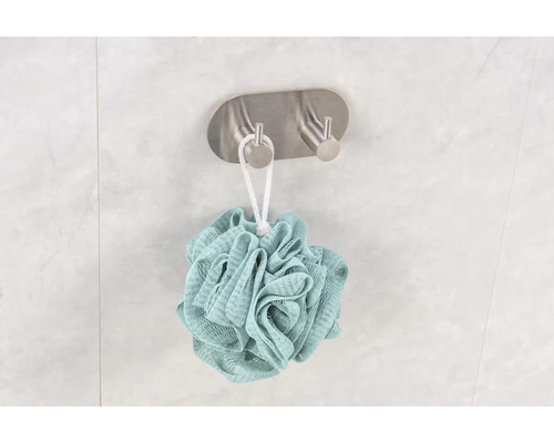 Burete de baie pe un cârlig