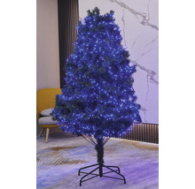 Brad împodobit de Crăciun cu lumini în interior.