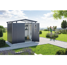 Cabină de grădină din metal cu uși deschise și unelte de grădinărit