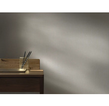 Prim-plan cu un tapet texturat cu linii verticale