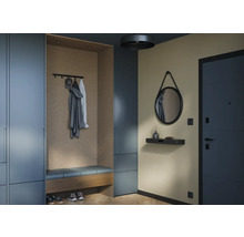 Hol cu dulap, oglindă și bancă