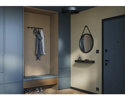 Hol cu dulap, oglindă și bancă