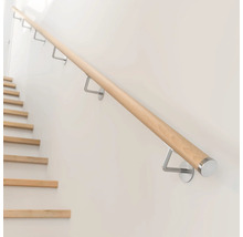 Balustradă din lemn cu suport metalic pe o scară