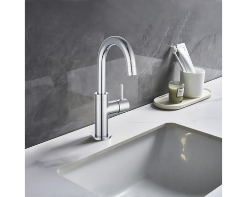 Baterie metalică pentru lavoar cu o singură manetă pe chiuvetă