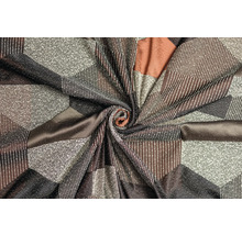 Material decorativ cu model geometric, drapat