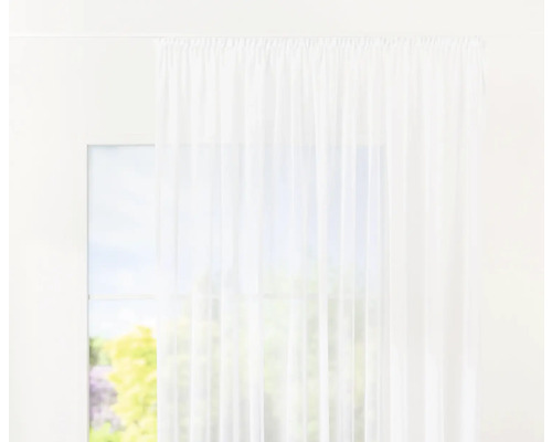 Cortină în fața ferestrei