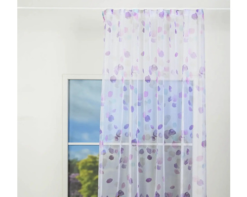 Decorarea ferestrelor cu perdea transparentă cu model cu buline