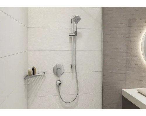 Baie cu duș și armătură de duș