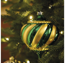 Glob de brad verde-auriu cu model spiralat în pomul de Crăciun