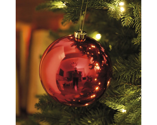 Glob de Crăciun roșu în bradul de Crăciun