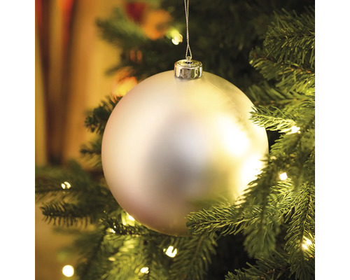 Glob de Crăciun argintiu în pomul de Crăciun