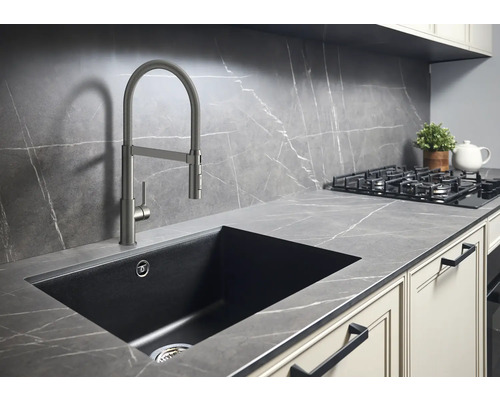 Chiuvetă de bucătărie cu robinet și blat