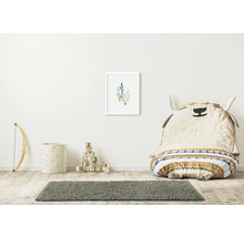 Cameră de copii cu covor, sac de fasole, jucării şi decoraţiuni