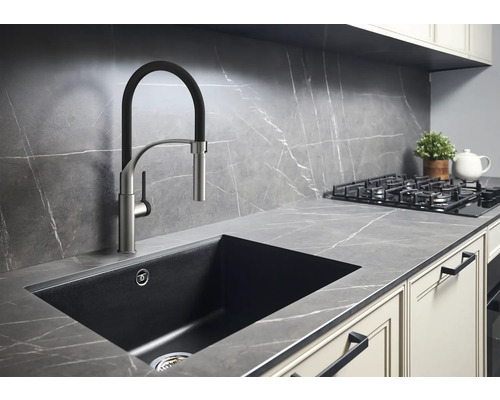 Chiuvetă de bucătărie cu robinet și blat