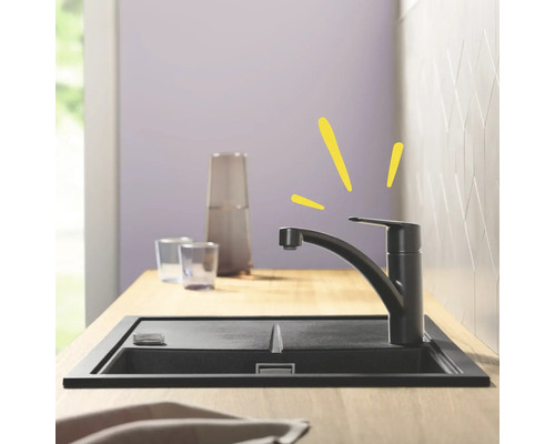 Chiuvetă de bucătărie cu robinet într-o bucătărie modernă