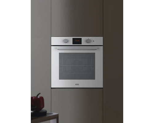 Cuptor încorporabil într-un ansamblu de bucătărie