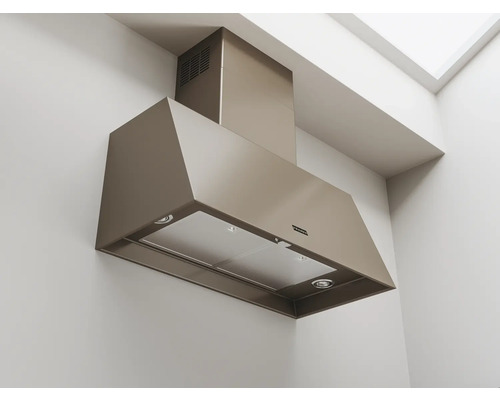 Hotă de perete într-o bucătărie luminoasă.