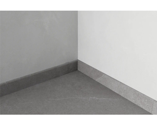 Colț cu plinte și gresie