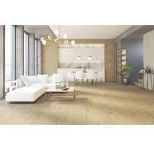 Living luminos cu canapea, masă și podea din lemn în design modern
