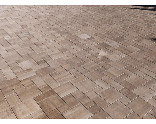 Pavaj exterior cu pietre