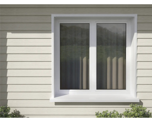 Fereastră albă cu geam termopan în peretele casei