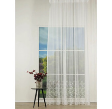 Fereastră cu perdea transparentă cu motiv de frunze și decorațiuni
