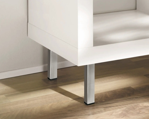 Detaliu dulap de baie alb cu picioare metalice