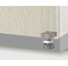 Picior de mobilier sub un dulap