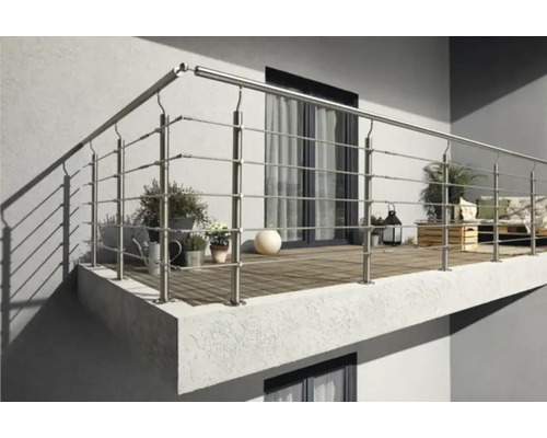 Balcon cu balustradă din oțel inoxidabil, plante și locuri de stat