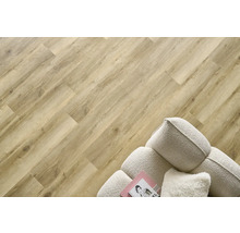 Pardoseală cu panouri cu aspect de lemn și zonă de relaxare