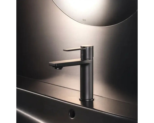 Baterie de lavoar în baie