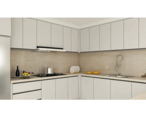 Bucătărie modernă cu dulapuri albe, chiuvetă și plită