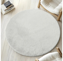 Covor rotund, moale, într-un interior