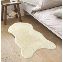 Covor decorativ în dormitor pe podea de lemn