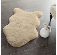 Covor din blană de ursuleț cu design de urs pe podea cu gresie