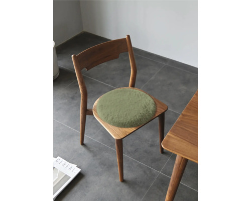 Scaun din lemn cu pernă de șezut