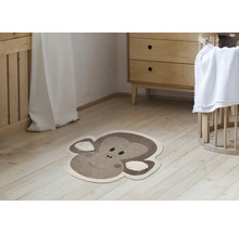 Covor cu motiv de maimuță în camera copilului