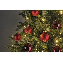 Pom de Crăciun împodobit cu globuri roșii și luminițe