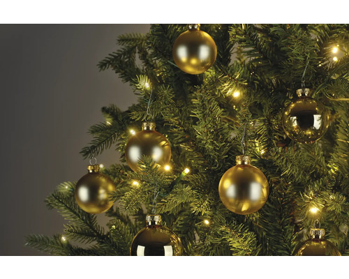 Prim-plan cu un pom de Crăciun cu globuri aurii și luminițe