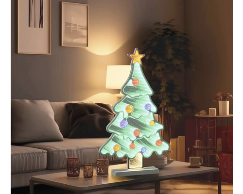 Brad decorativ de Crăciun cu stea și globuri pe masă